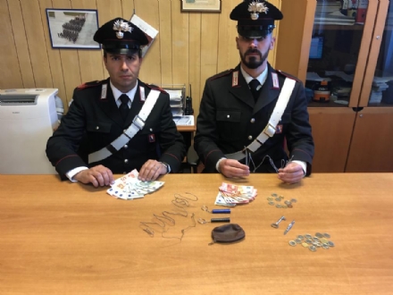 BORGARO-TORINO - Ladro «in trasferta» ruba le offerte nella chiesa con pinzette e fil di ferro