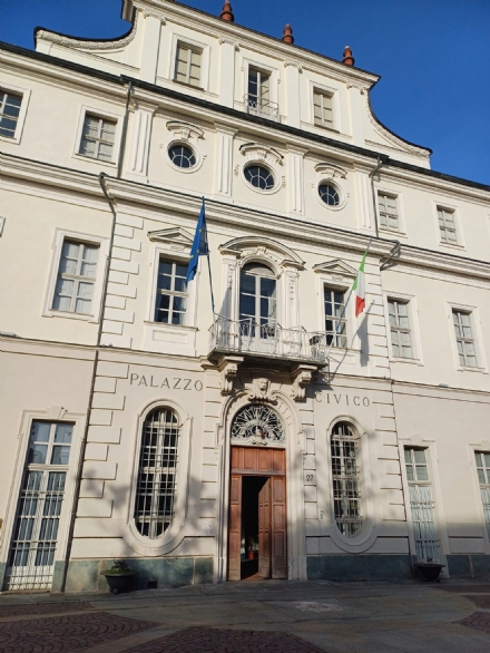 RIVOLI - La denuncia di Fratelli d'Italia: «La sala consiliare non è accessibile ai disabili»
