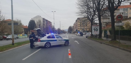RIVOLI-ALPIGNANO - Investe un pedone in corso Francia e scappa: 80enne fermato e denunciato