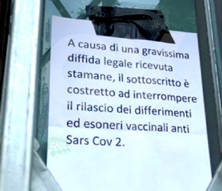 BORGARO - Il medico negazionista della pandemia firma certificati di esenzione al vaccino: verifiche in corso di Asl e carabinieri