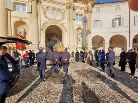 VENARIA - In tanti al funerale del maresciallo Salvatore Tirrito - FOTO