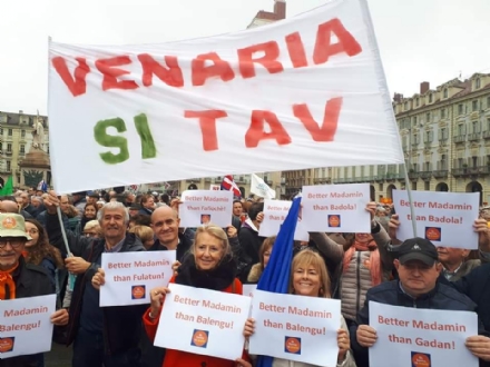 TORINO - In piazza per sostenere la Tav da tutti i Comuni della zona - FOTO