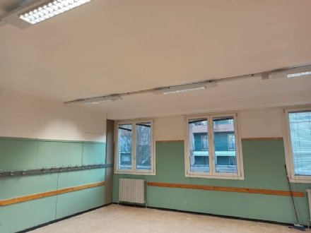 COLLEGNO - Dopo gli atti vandalici, rimessa a nuovo e migliorata la scuola Gramsci
