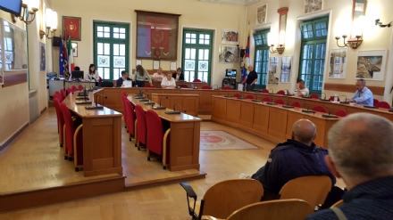 VENARIA - Un consiglio fantasma: maggioranza assente e seduta rinviata a domani sera