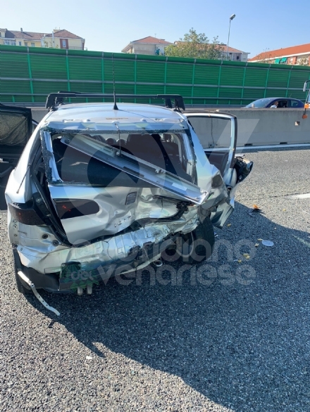 ENNESIMO INCIDENTE IN TANGENZIALE A RIVOLI - Scontro fra tre auto, quattro feriti gravi - FOTO