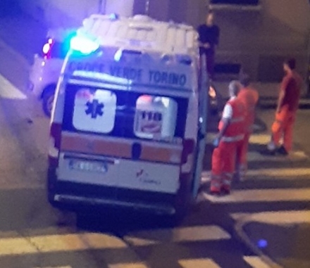 VENARIA - Scontro auto-ambulanza in via Iv Novembre: tre feriti
