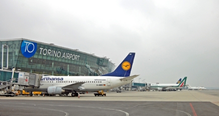 CASELLE - Calano ancora i passeggeri dell'aeroporto Sandro Pertini