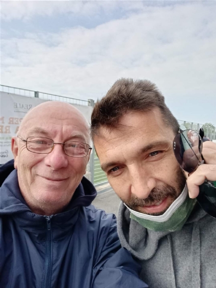VENARIA - Tra il pubblico del Don Mosso spunta Gigi Buffon: il portiere del Parma guarda la partita del figlio