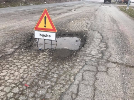 GRUGLIASCO - Buche nell'asfalto dopo un cantiere? Il Comune sanziona dieci aziende