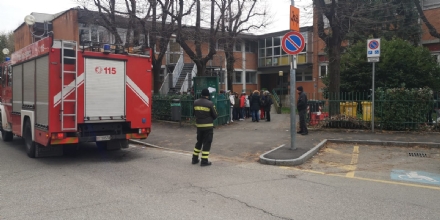 BORGARO - Scuola media evacuata per una sospetta fuga di gas: allievi fatti uscire dal personale scolastico