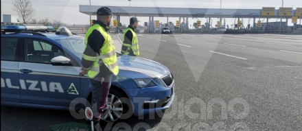 CORONAVIRUS - Controlli della polizia stradale in tangenziale: due denunciati