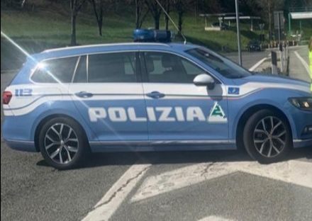 BORGARO - Nuovo lancio di sassi in tangenziale: colpito un furgone. Illeso il conducente