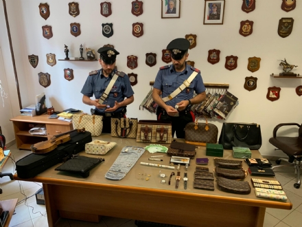 VILLARETTO-COLLEGNO - Uno Stradivari, orologi Rolex e Cartier: tre nomadi denunciati