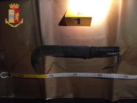 TENTATO OMICIDIO A COLLEGNO - 16enne ferito a colpi di roncola perché non aveva i soldi per la droga