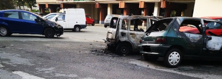 VENARIA - Paura nella notte ad Altessano: a fuoco cinque auto in via San Marchese