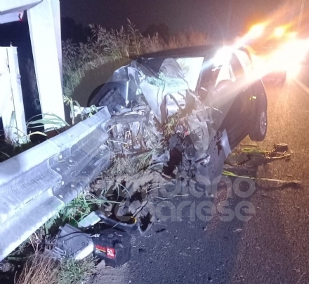 INCIDENTE IN TANGENZIALE A VENARIA - Auto finisce contro il guard-rail: un ferito - FOTO