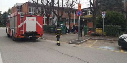 BORGARO - Sospetta fuga di gas alla Levi e alla Defassi: emergenza rientrata, allievi in classe