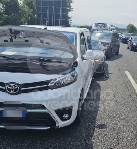 INCIDENTE SULLA TORINO-CASELLE - Tamponamento fra tre auto: code e disagi - FOTO