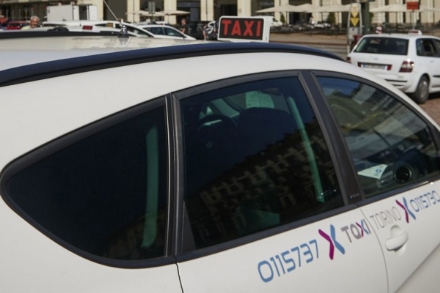 ALPIGNANO-TORINO - Chiama il taxi, non paga la corsa e aggredisce il conducente: arrestato