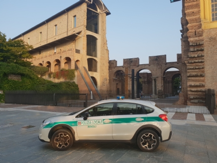 RIVOLI - Vicino al Castello un'affittacamere abusivo: la municipale lo scova e sanziona il titolare