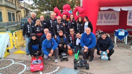 VENARIA - Successo per la «Castagnata» dell'Avis in piazza Pettiti