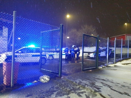 RIVOLI - Ubriaco sfonda il posto di blocco della municipale: preso dopo l'inseguimento