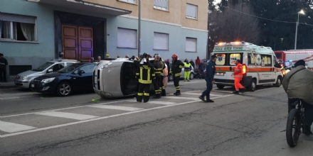 VENARIA - Incidente stradale in corso Garibaldi: traffico in tilt - FOTO
