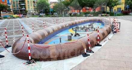 VENARIA - Presto i lavori di riqualificazione della fontana di piazza Pettiti