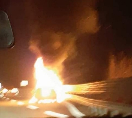 CASELLE - Paura sul Raccordo: auto a fuoco mentre è in marcia