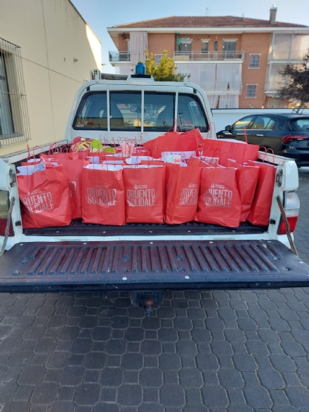 DRUENTO - Grande successo per la raccolta alimentare natalizia - FOTO