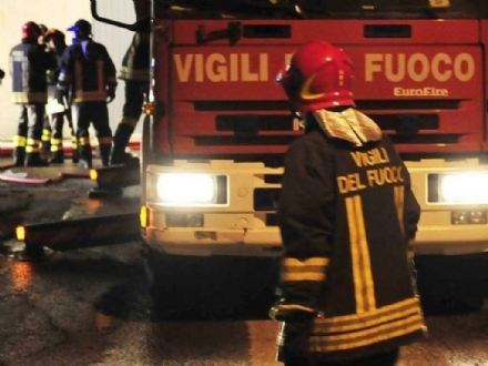 COLLEGNO - Fiamme in un bar di via XXIV Maggio, indagini dei carabinieri