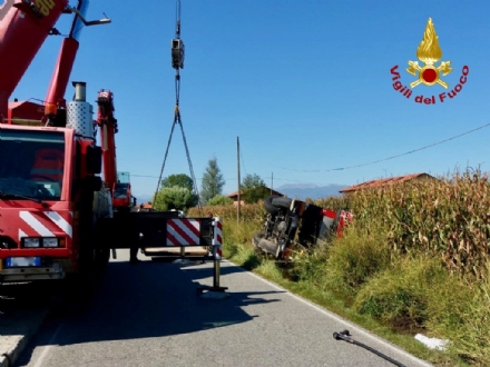 MAPPANO - Autocarro si ribalta nel fossato dopo l'incidente: intervento dei vigili del fuoco FOTO