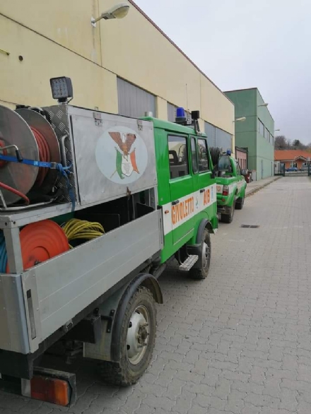 VAL DELLA TORRE - L'incendio é spento grazie a vigili del fuoco e Aib