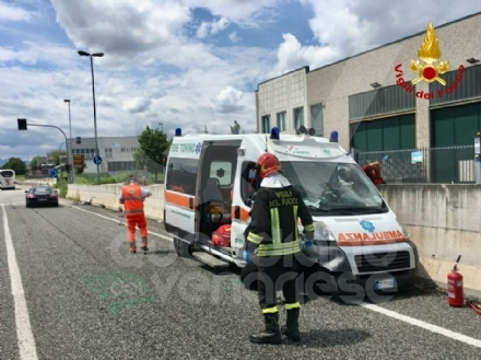 ALPIGNANO - Incidente stradale nella zona industriale: coinvolta un'ambulanza della Croce Verde