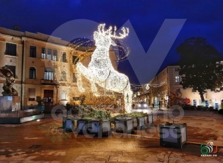 VENARIA-DRUENTO - Si respira l'aria del Natale grazie alle luminarie - FOTO