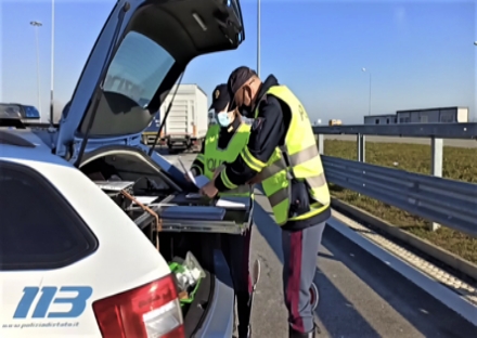 CONTROMANO IN AUTOSTRADA - Nel tratto fra Avigliana e Rivoli. Pensionata fermata dalla polstrada