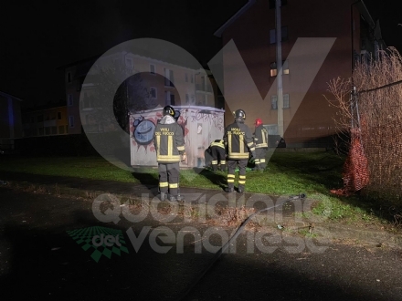 CASELLE - Incendio alla cabina di distribuzione dell'energia: blackout nella zona di via Gandhi
