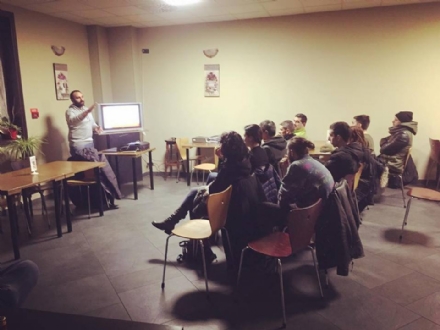 DRUENTO - In via Volta partono i corsi di educazione cinofila grazie alla «E-Dog»
