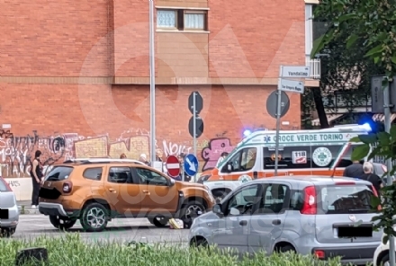 INCIDENTE A COLLEGNO - Donna morta travolta da un'auto: stava attraversando la strada