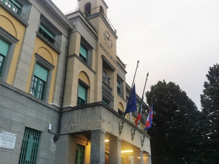 VENARIA - Manca il numero legale e «salta» il Consiglio. Il centrosinistra: «si torni al voto»