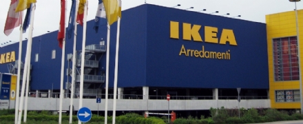 COLLEGNO - Spray urticante all'Ikea: dieci clienti hanno accusato bruciore agli occhi
