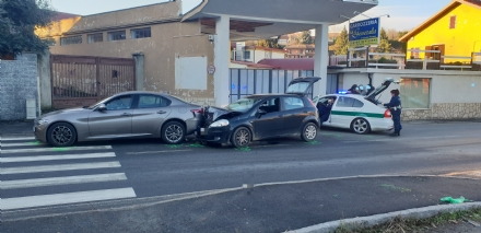 RIVOLI-VAL DELLA TORRE - Tampona una macchina e provoca un investimento: era ubriaco