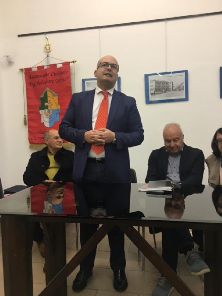 VENARIA - La storia di Castronovo attraverso i libri di Francesco Licata