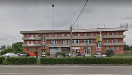 BORGARO - Colpo al Bingo: i ladri entrano dal tetto sfruttando i tubi dell'anticendio