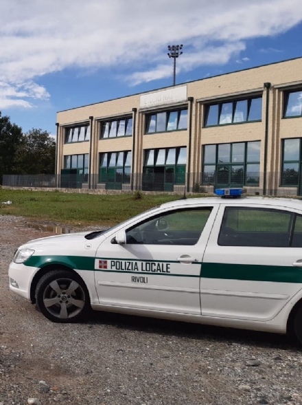 RIVOLI - Impennate con scooter e moto, studenti senza casco e mezzi senza revisione: raffica di multe
