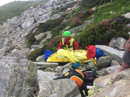 GRUGLIASCO - Escursionista cade rovinosamente per 40 metri: salvato  dal Soccorso Alpino