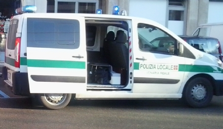 VENARIA - La municipale chiude un parrucchiere abusivo in viale Buridani