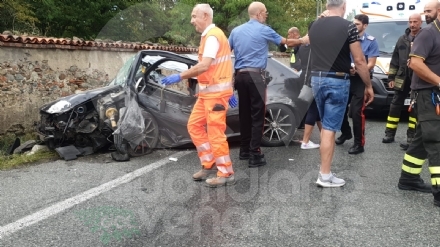 INCIDENTE SULLA PROVINCIALE A DRUENTO - Auto contro il muro: famiglia in ospedale