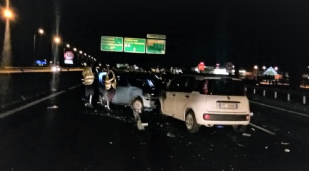 INCIDENTE A SAVONERA - Provoca lo schianto e scappa: automobilista pirata denunciato dalla polizia stradale