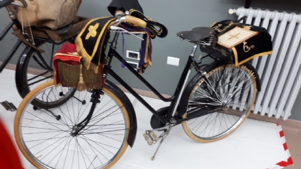 VENARIA - Biciclette, tricicli vintage e gli antichi mestieri: la nuova mostra di Antonio Iorio